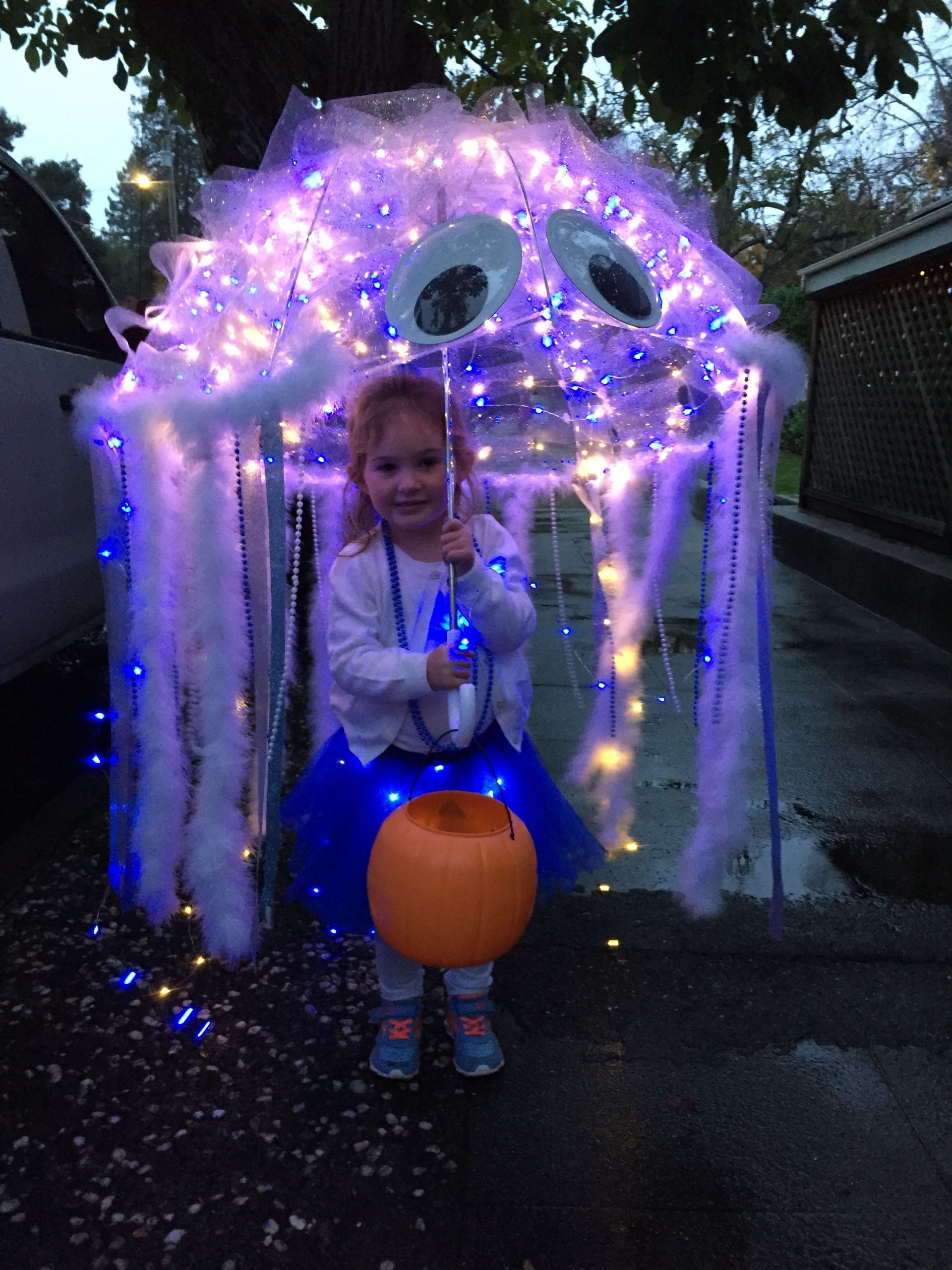 Led Costume DIY
 DIY jellyfish kid costume Kids clear umbrella Battery