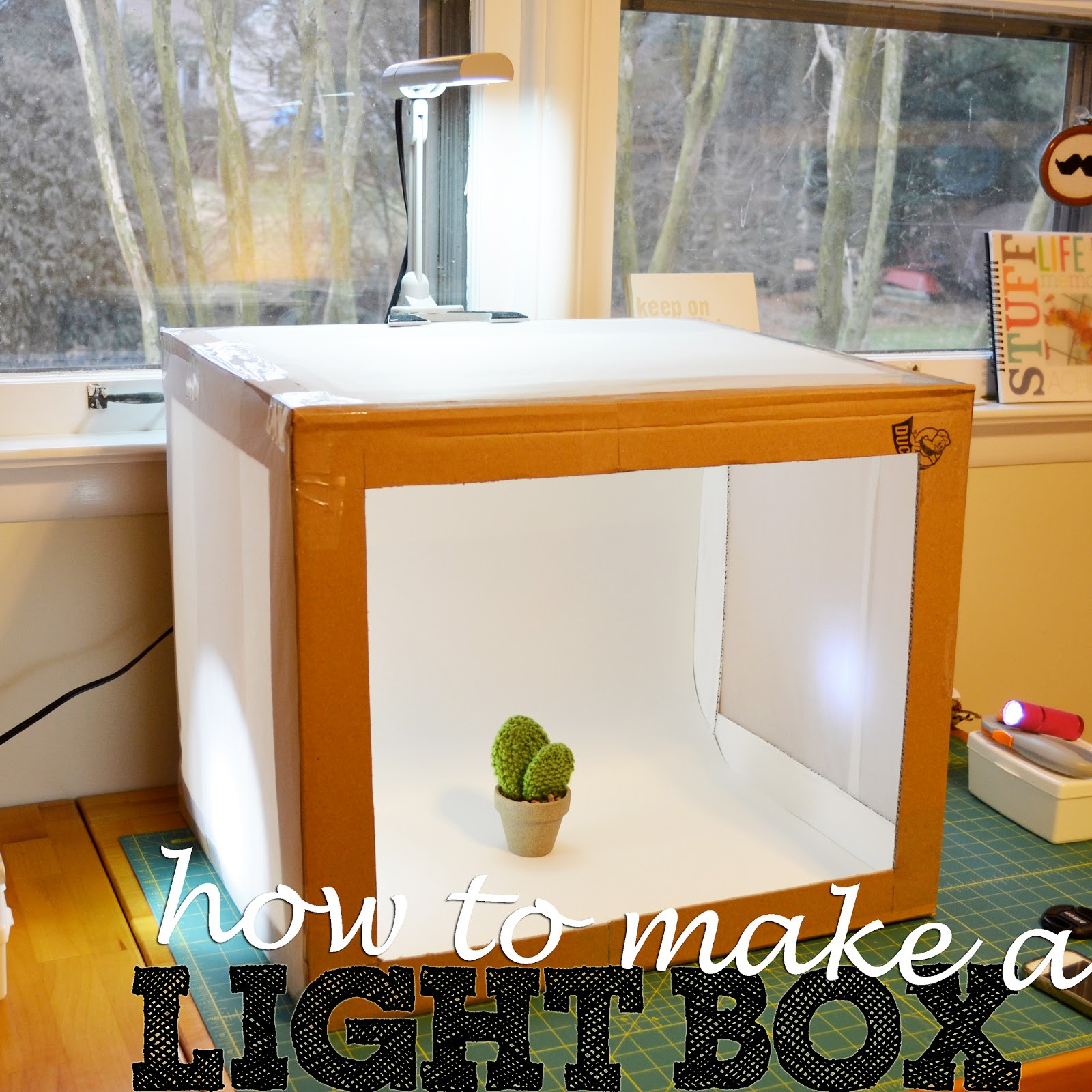 Light Box DIY
 Sewing Barefoot light box