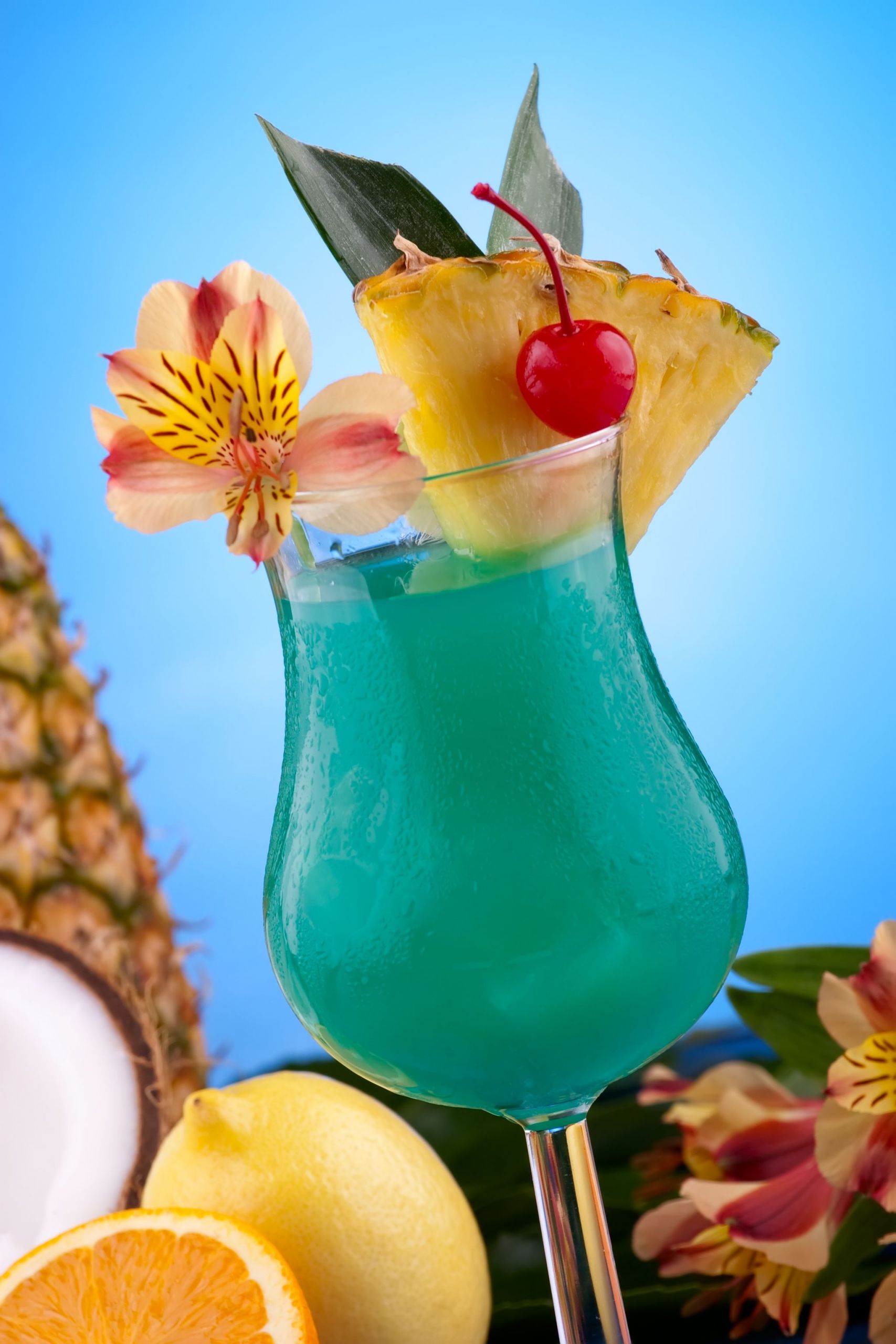 Light Rum Drinks
 Blue Hawaiian Cocktail recipe made with Light Rum and