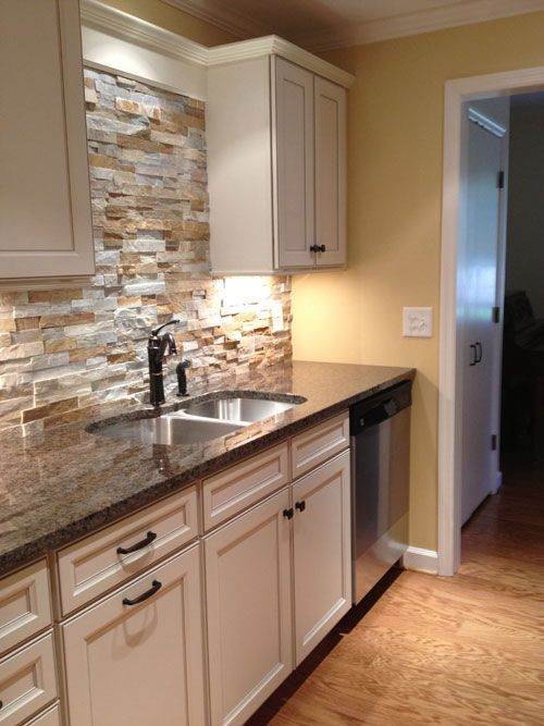 Limestone Kitchen Backsplash
 29 Cool Stone And Rock Kitchen Backsplashes That Wow