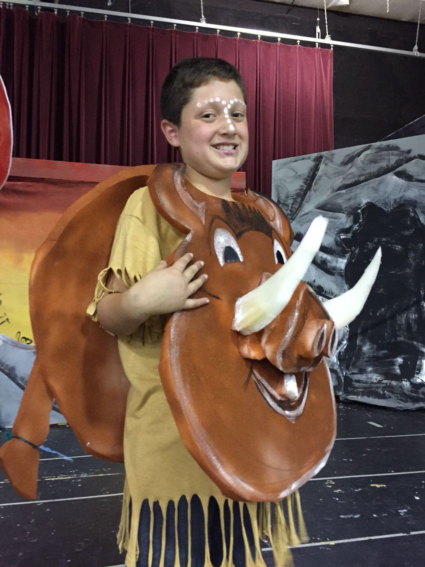 Lion King Costumes DIY
 A Pumbaa costume DIY was no where to be found Design this