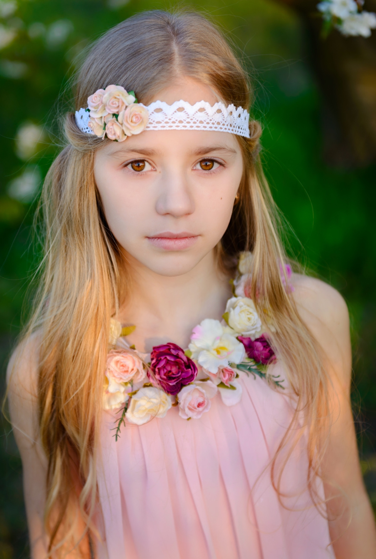 Little Girl Hairstyles With Headbands
 Extremely Lovable and Cute Flower Girl Hairstyles for