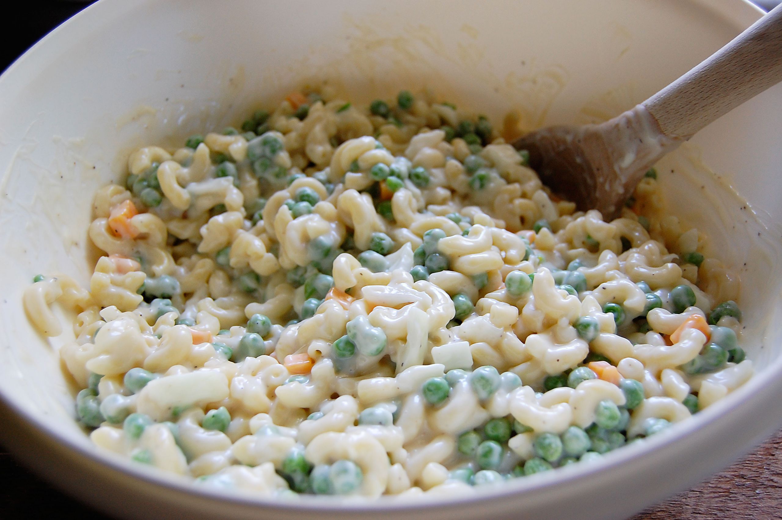 Macaroni Salad With Cheese And Peas
 Tangy Pea and Cheese Macaroni Salad – Cooking Up Cottage