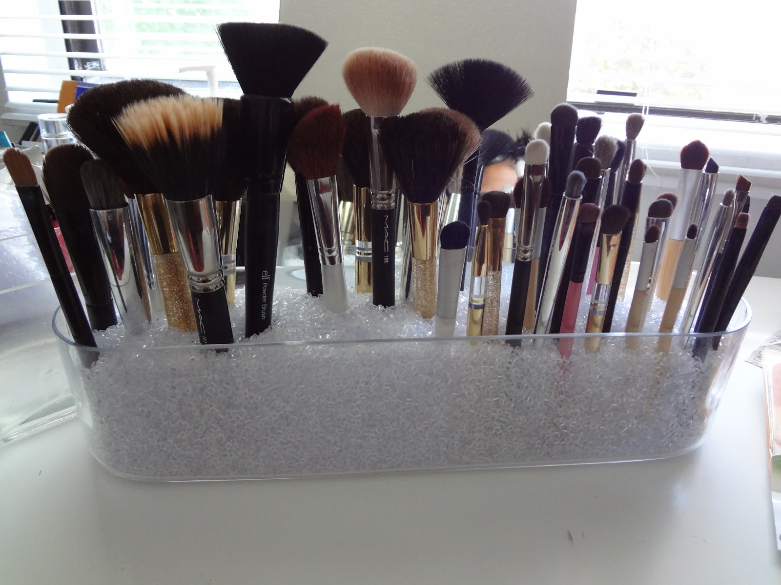 Makeup Brush Organizer DIY
 the makeup queen diy makeup brush holder