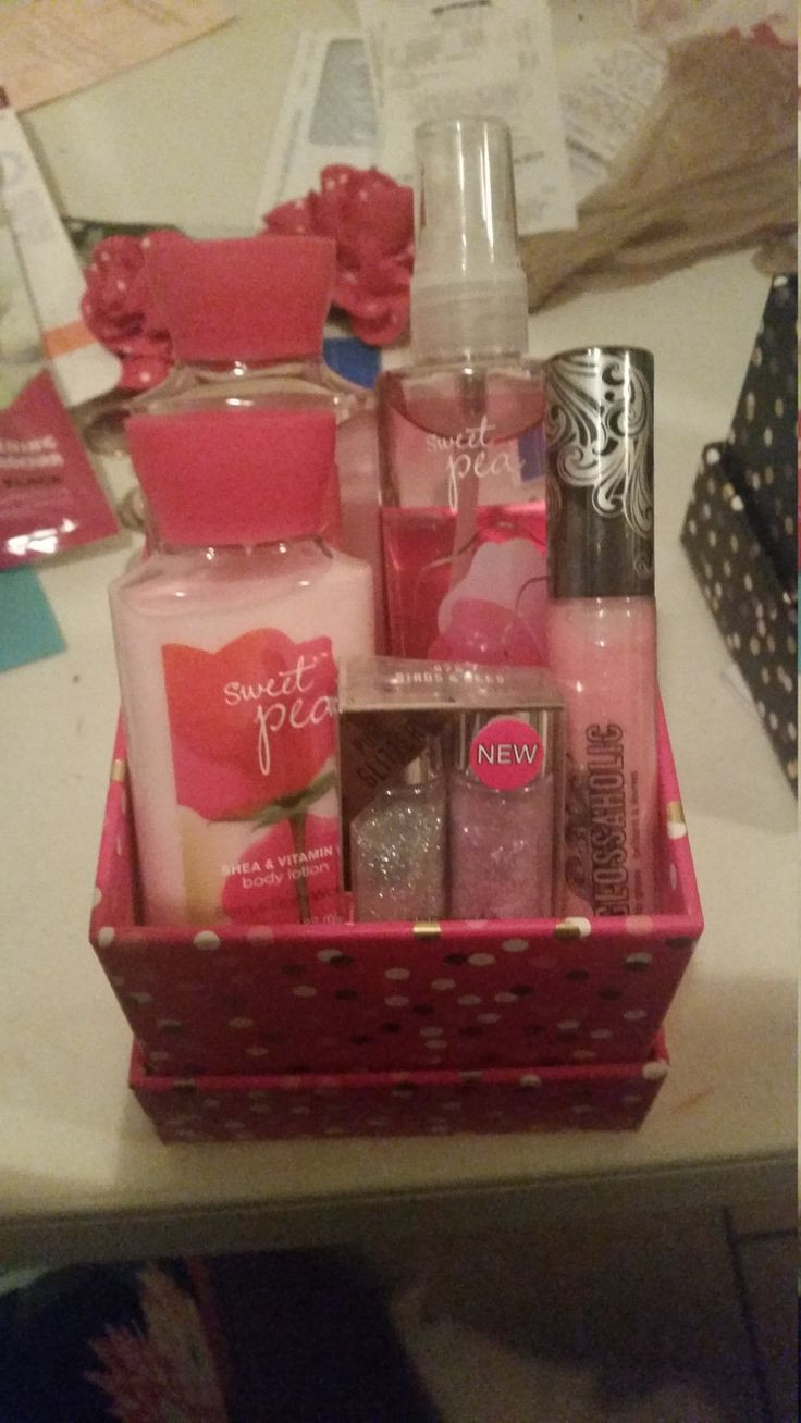 Makeup Gift Basket Ideas
 Bath and Body Works Hard Candy Makeup Gift Box by