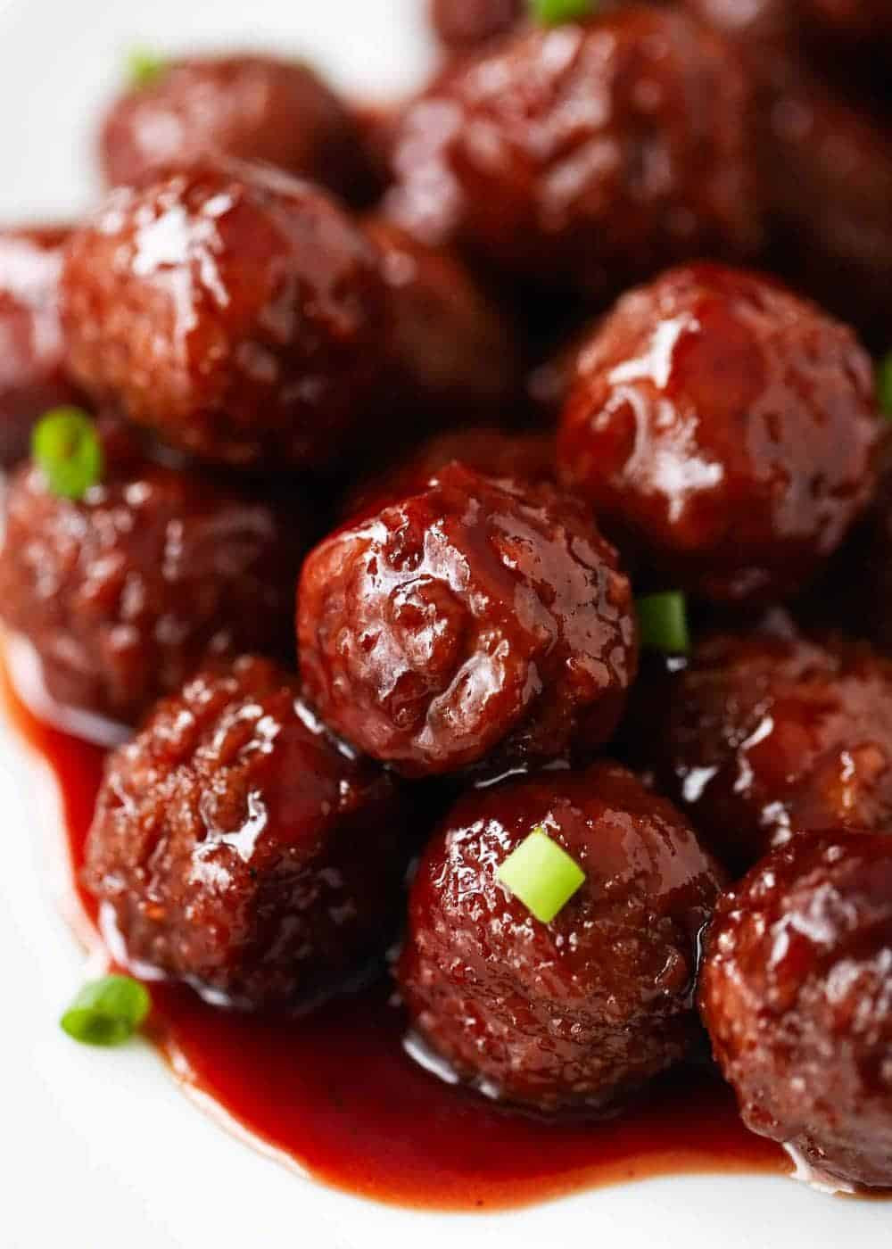 Meatballs With Jelly And Bbq Sauce
 Crockpot grape jelly & BBQ meatballs only 3 ingre nts