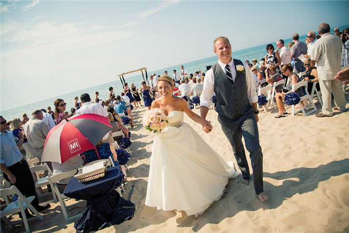 Michigan Beach Weddings
 Adorable s of Beach Wedding in Michigan EverAfterGuide