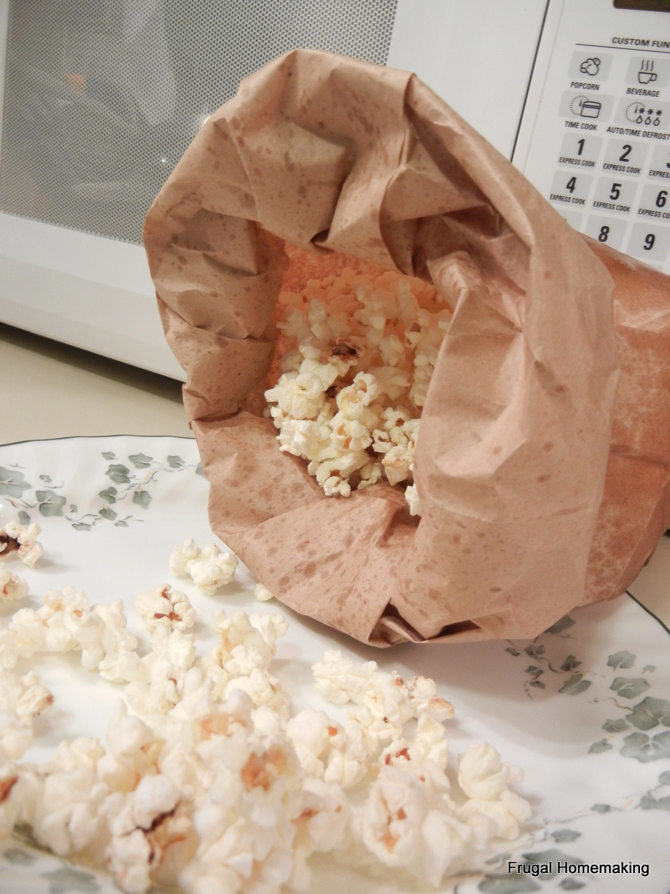 Microwave Kettle Corn
 Frugal Homemaking Homemade Kettle Corn In the Microwave