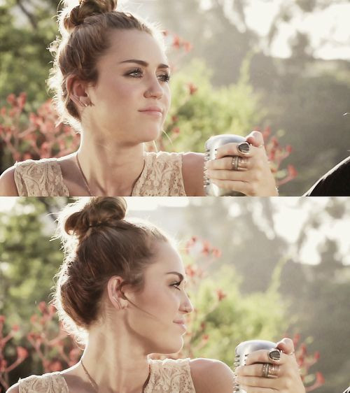 Miley Cyrus Backyard Sessions Album
 Miley Cyrus The Backyard Sessions "Jolene" "Lilac