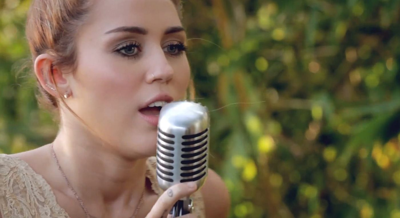 Miley Cyrus Backyard Sessions Album
 Miley Cyrus Makeup In Backyard Sessions Mugeek Vidalondon