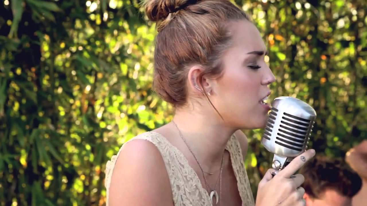 Miley Cyrus Backyard Sessions Album
 Miley Cyrus Jolene [The Backyard Sessions] [Lyrics