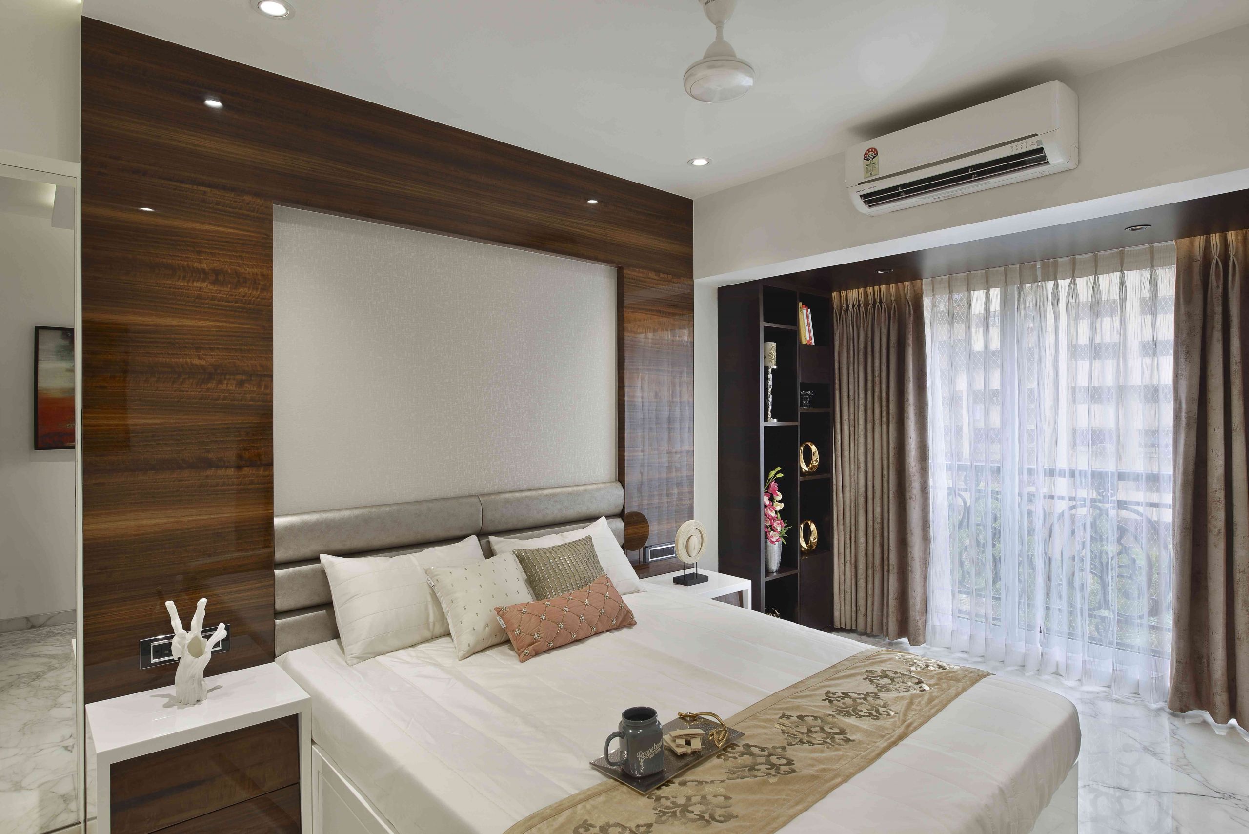 Minimalist Master Bedroom
 Bedroom design Milind Pai