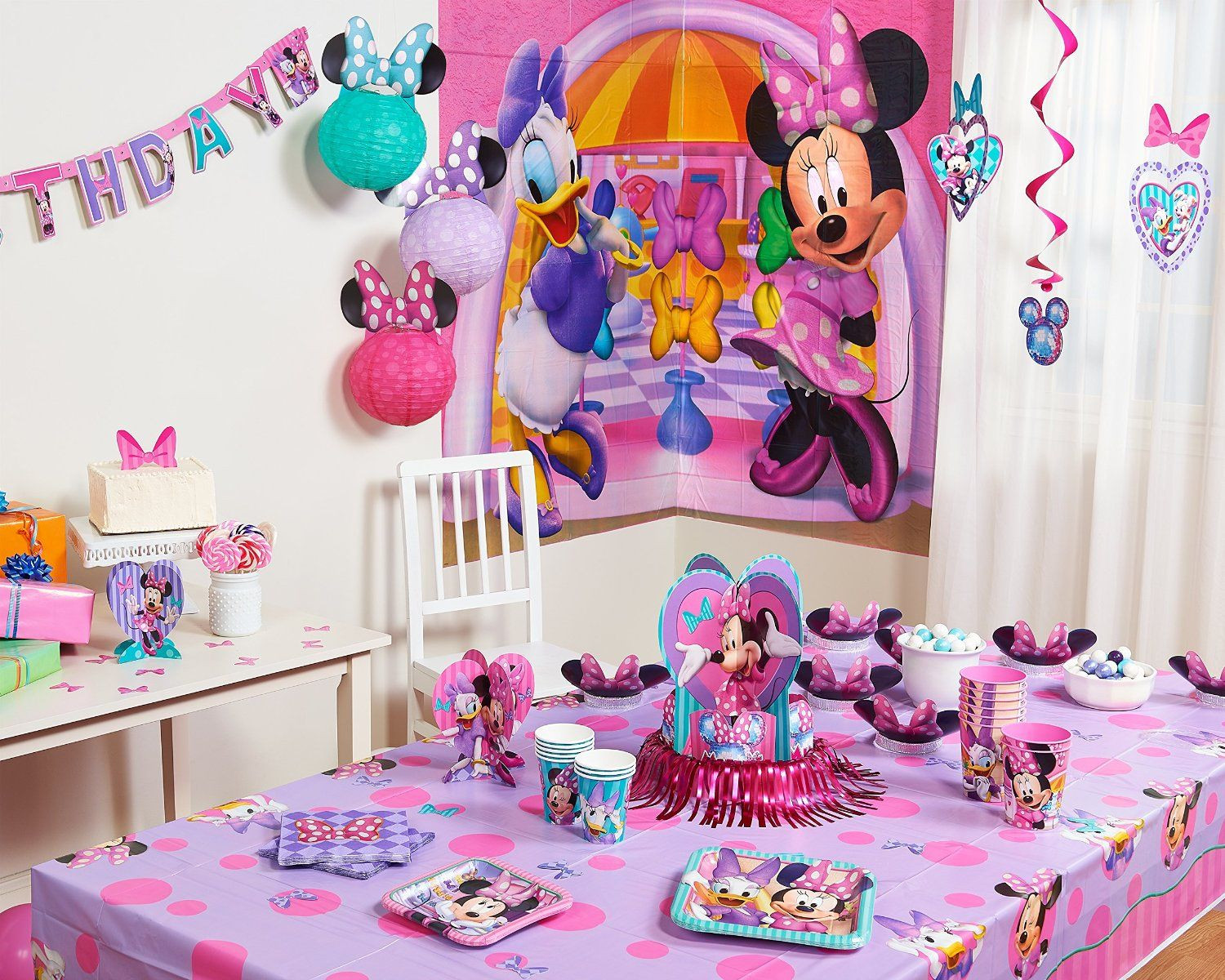 Minnie Bowtique Birthday Party
 AmazonSmile Minnie Mouse Bowtique Plastic Table Cover 54