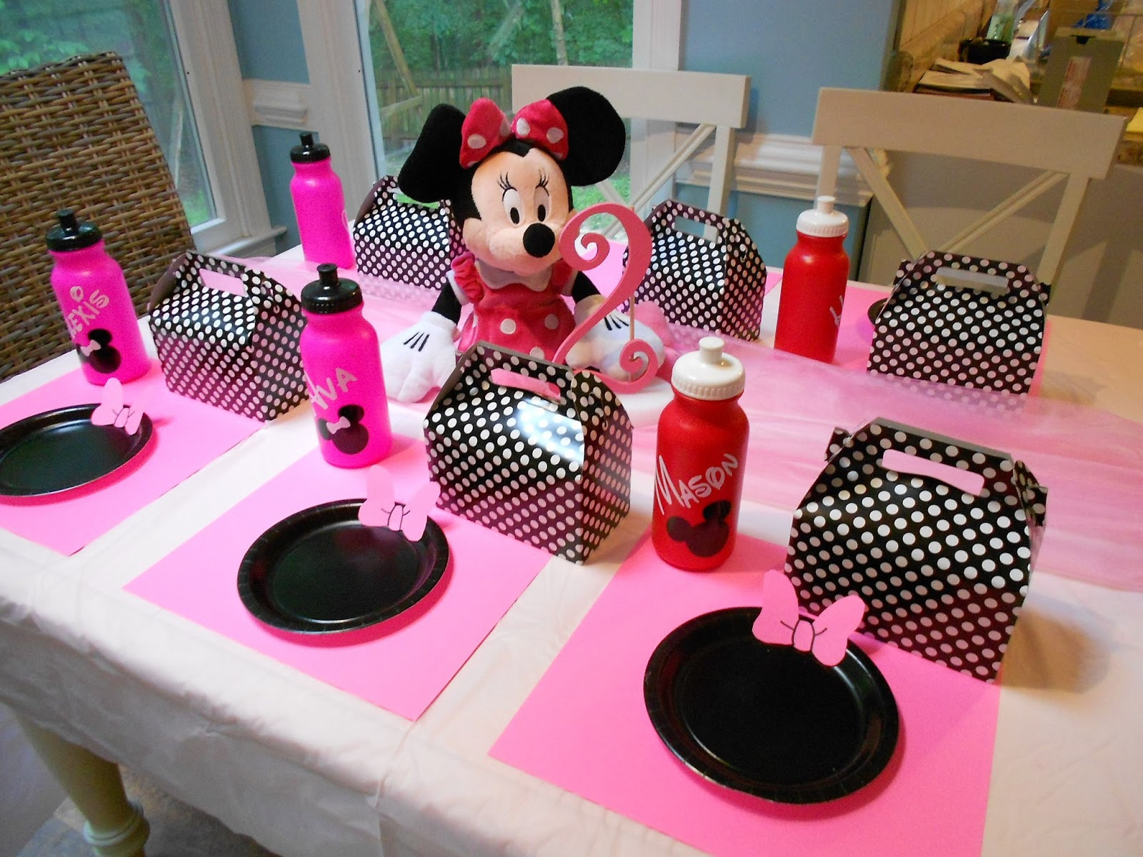 Minnie Mouse Birthday Decorations
 Adventures With Toddlers and Preschoolers Minnie Mouse