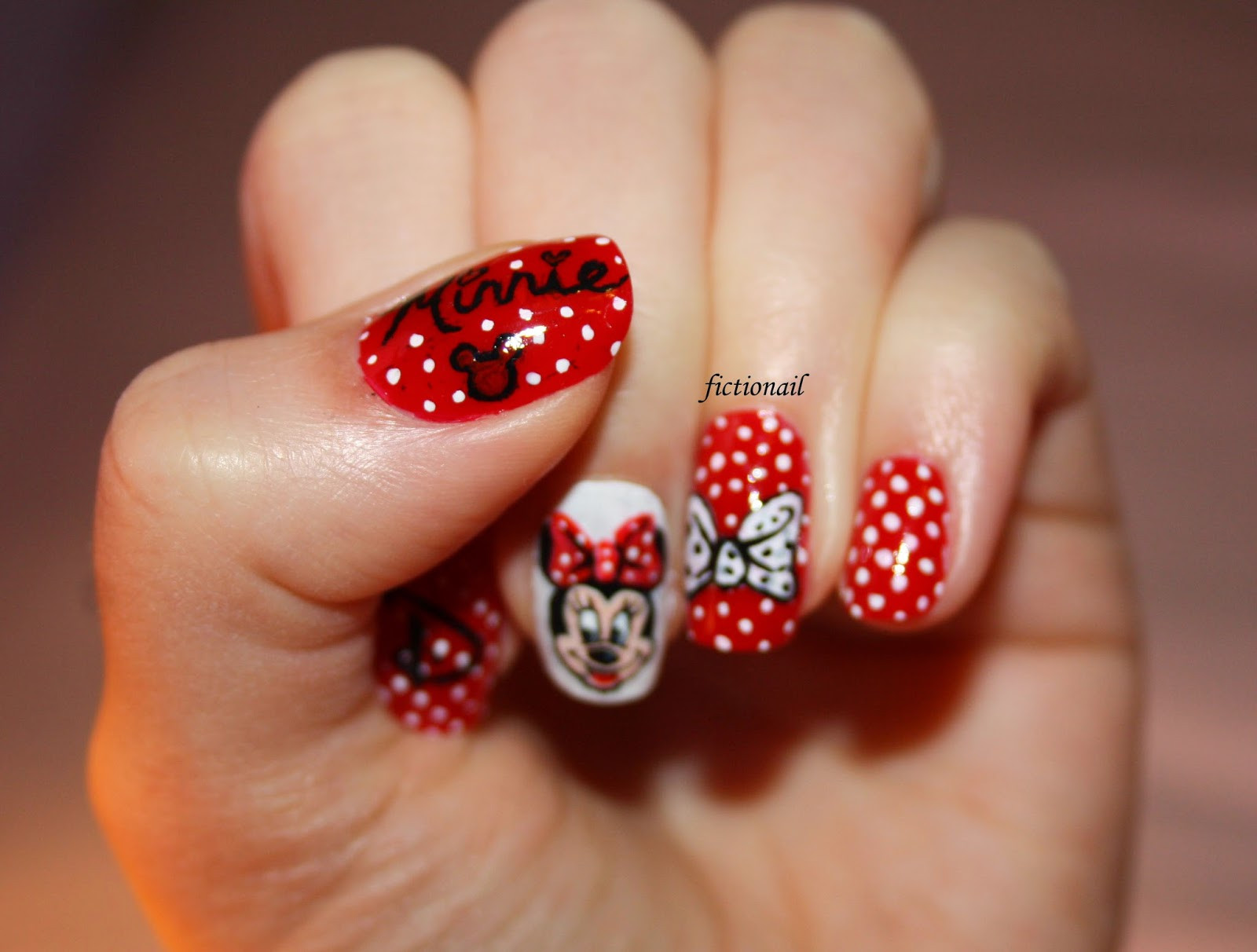 Minnie Nail Art
 Minnie Mouse Nails