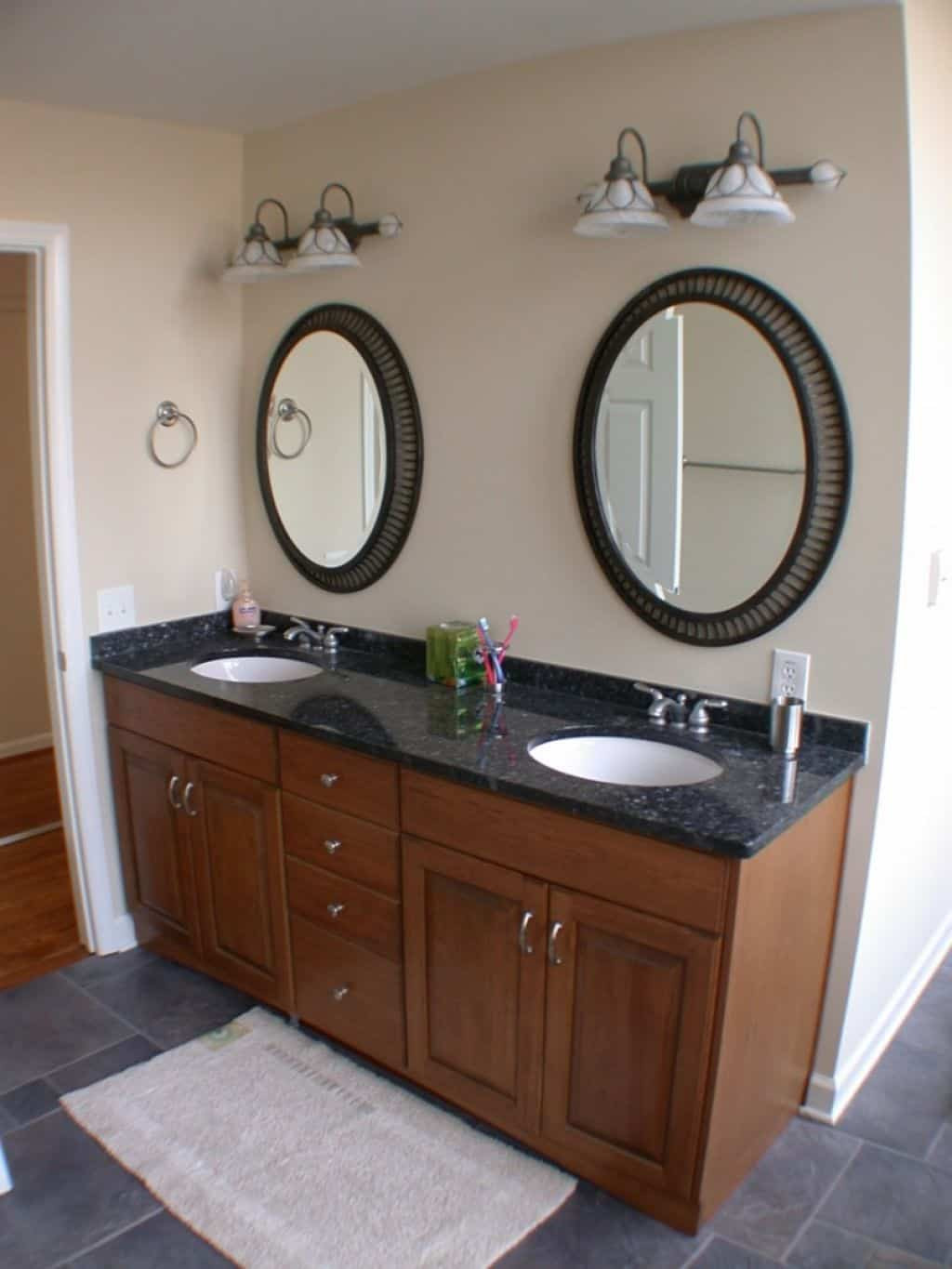 Mirrors Over Bathroom Sinks
 Choosing The Right Bathroom Vanity Mirrors
