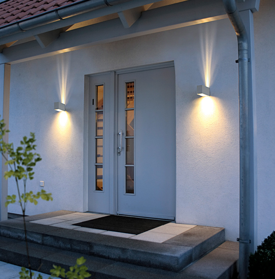 Modern Landscape Lights
 Get 25 Sorts of Possibilities with Modern outdoor lights