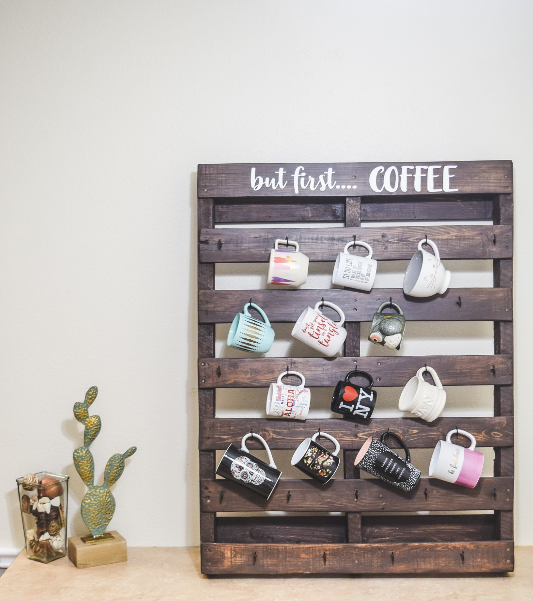 Mug Rack DIY
 DIY Pallet Coffee Mug Rack