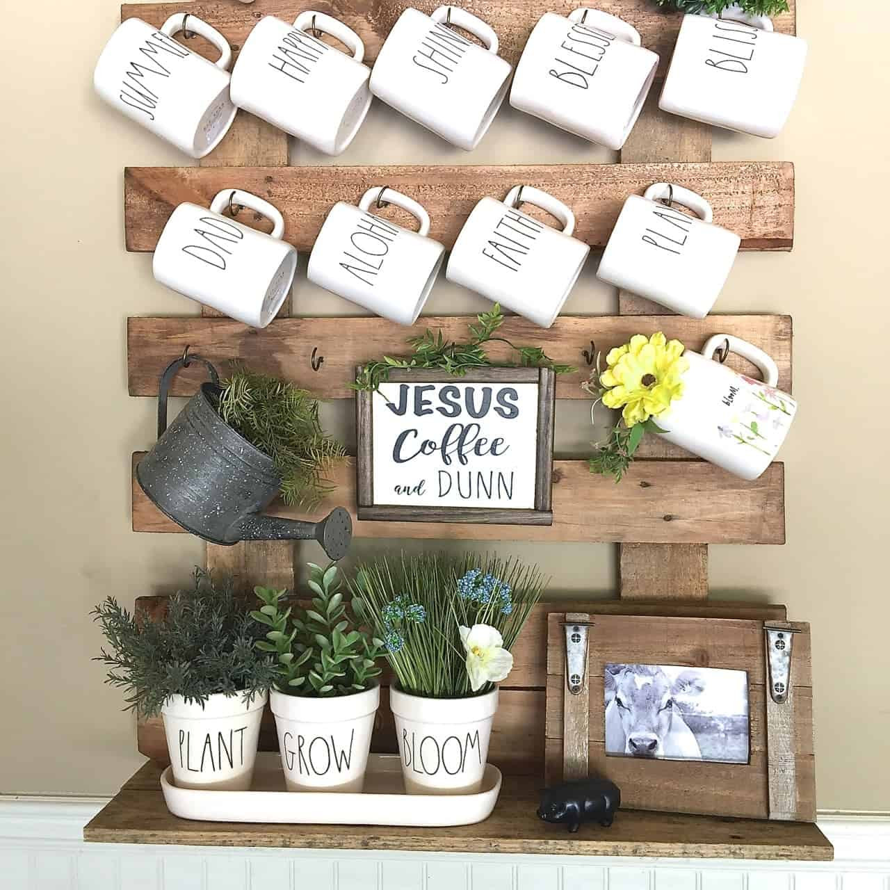 Mug Rack DIY
 DIY Wall Mug Rack from Wood Pallet