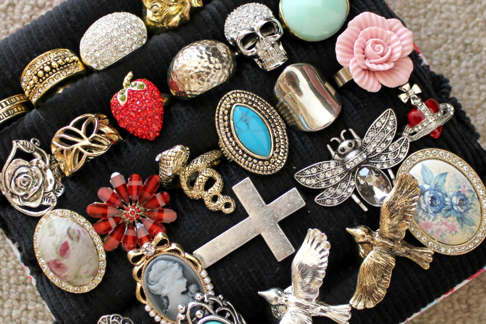 Necklace Ring Holder
 23 Jewelry Display DIYs