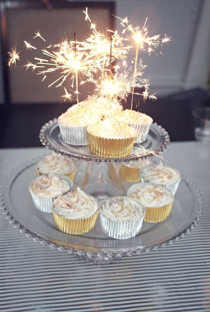 New Years Eve Cupcakes
 Roundup of the BEST New Year s Eve Cakes and Sweets