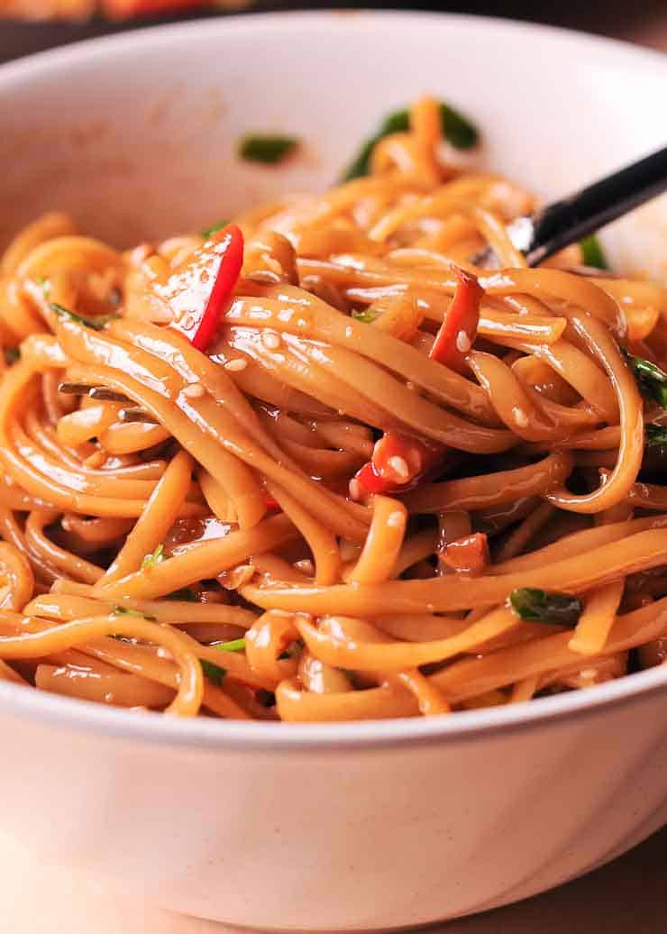 Noodles With Peanut Sauce
 Easy Thai Noodles With Peanut Sauce What s In The Pan