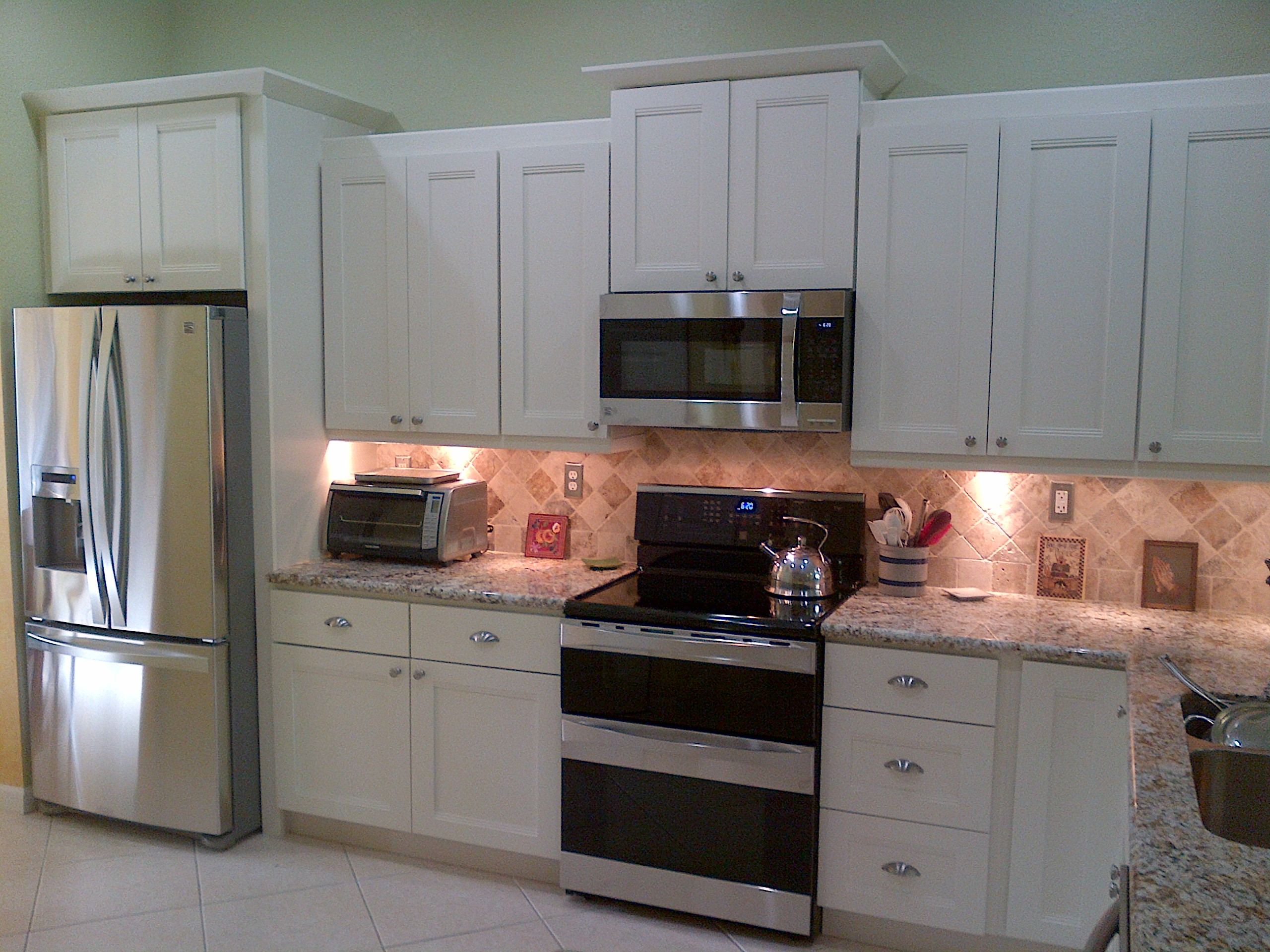 Off White Kitchen Cabinets
 Classic Kitchen Cabinets