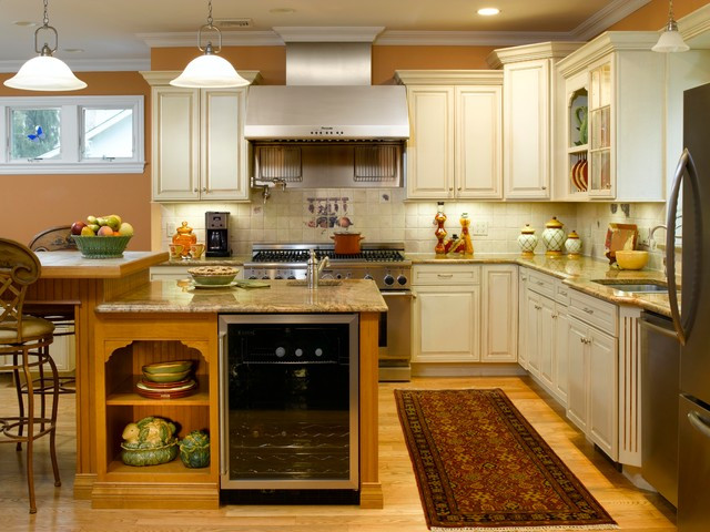 Off White Kitchen Cabinets
 f White Kitchen Cabinets with Contrasting Island
