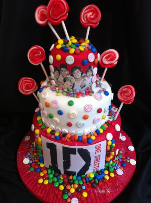 One Direction Birthday Cakes
 Charli XCX Fangirls for e Direction Even Had a 1D