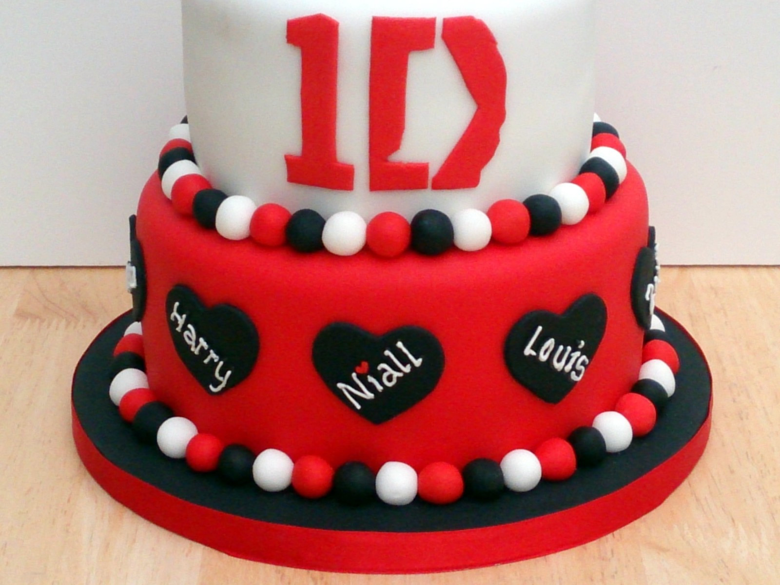 One Direction Birthday Cakes
 2 Tier e Direction Cake Featuring Niall Susie s Cakes