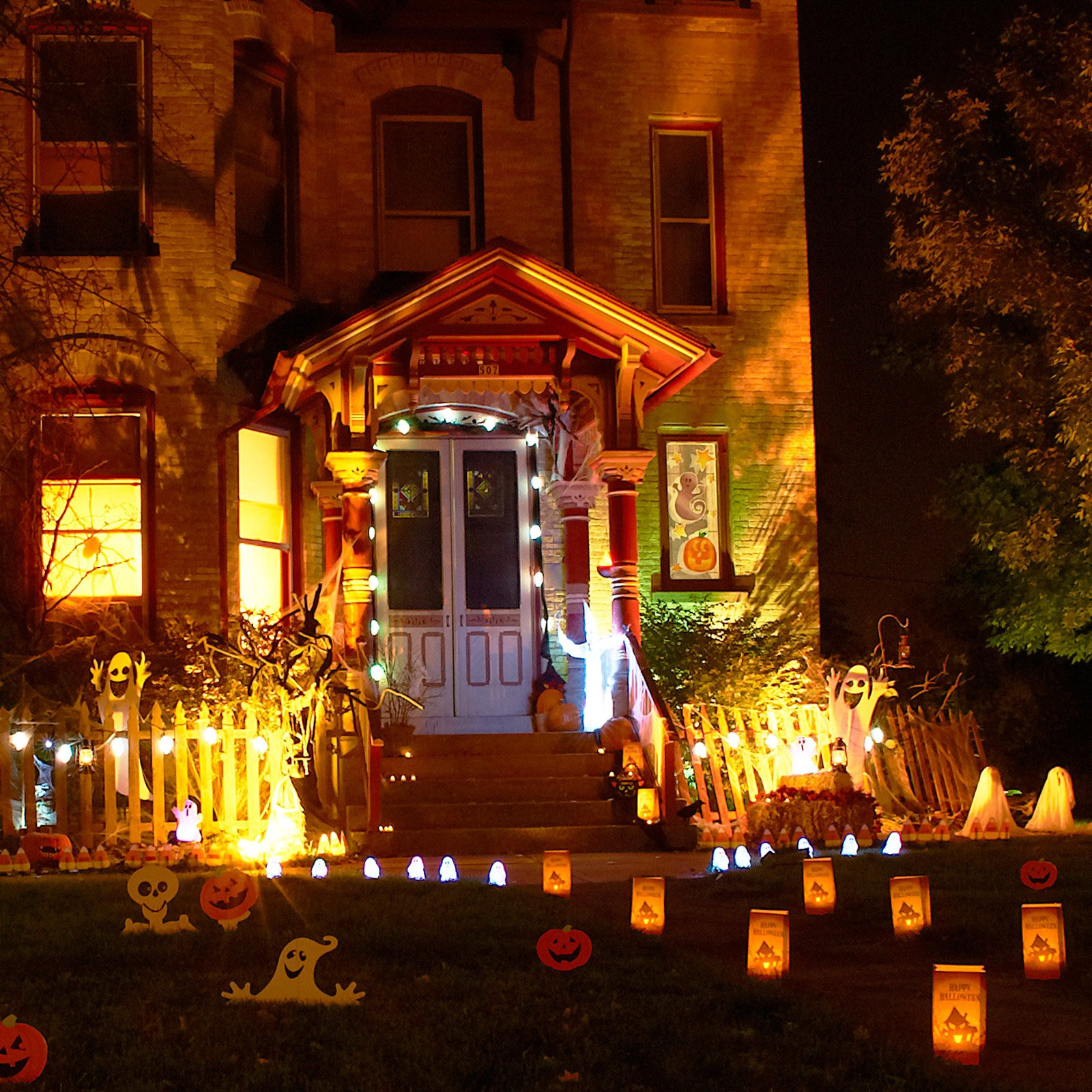 Outdoor Halloween Props
 SPOOKY OUTDOOR DECORATIONS FOR THE HALLOWEEN NIGHT
