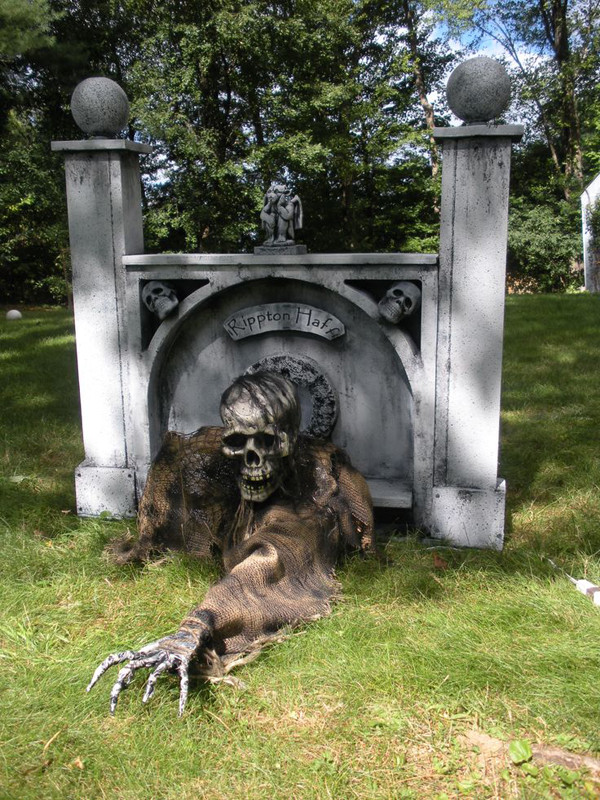 Outdoor Halloween Props
 Outdoor Halloween Decorations Ideas To Stand Out