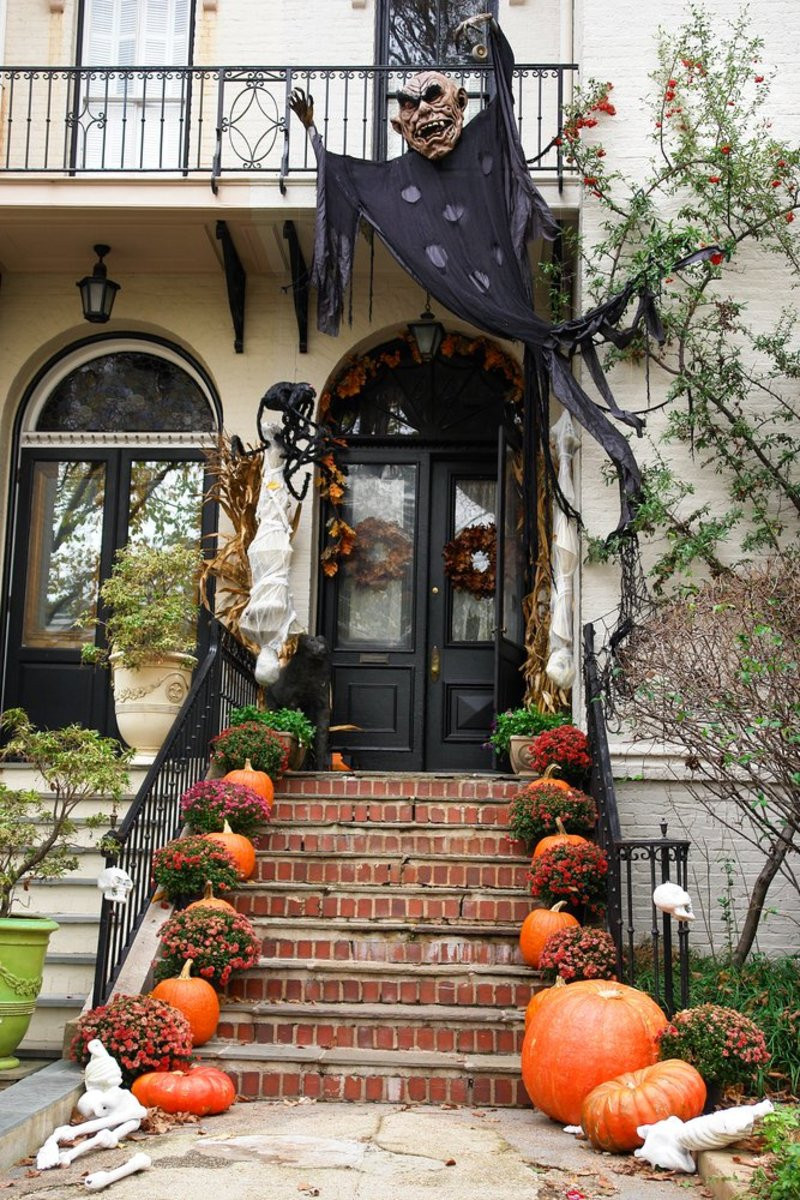 Outdoor Halloween Props
 9 Legitimately Spooky DIY Halloween Outdoor Decorations