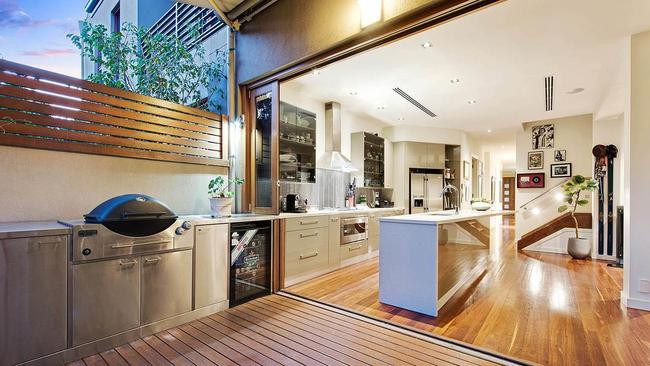 Outdoor Kitchen Adelaide
 Take a look at some dream outdoor kitchens in Adelaide