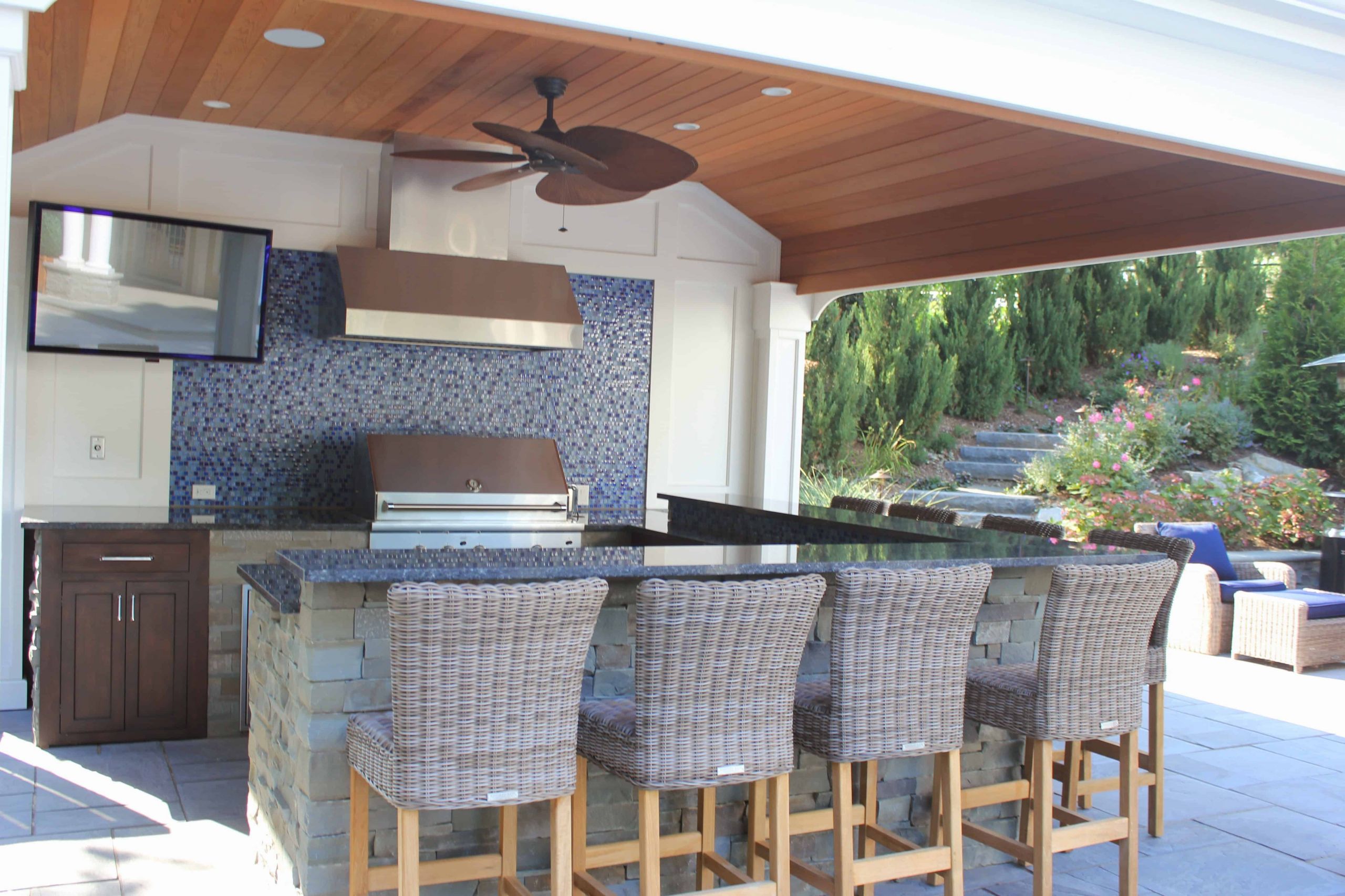 Outdoor Kitchen And Bars
 Outdoor Kitchens & Bars
