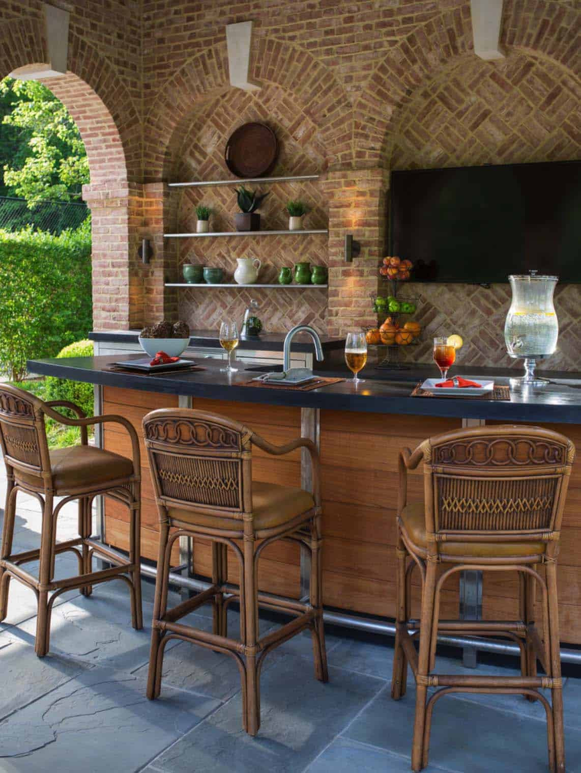 Outdoor Kitchen And Bars
 20 Spectacular outdoor kitchens with bars for entertaining