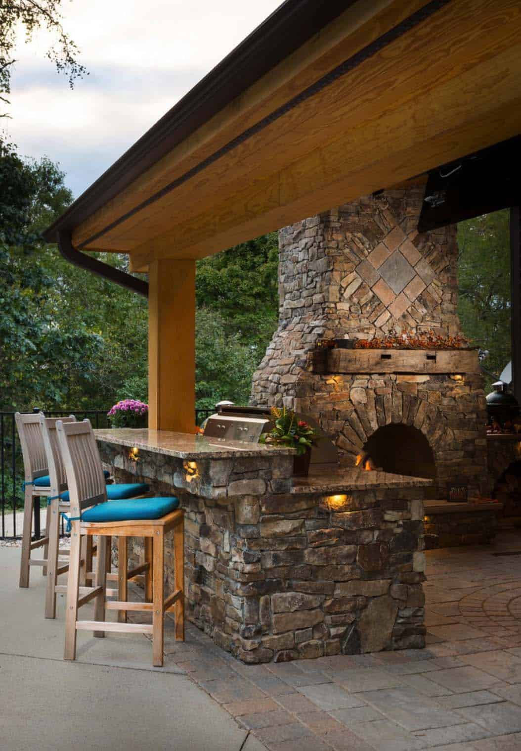 Outdoor Kitchen Bar
 20 Spectacular outdoor kitchens with bars for entertaining