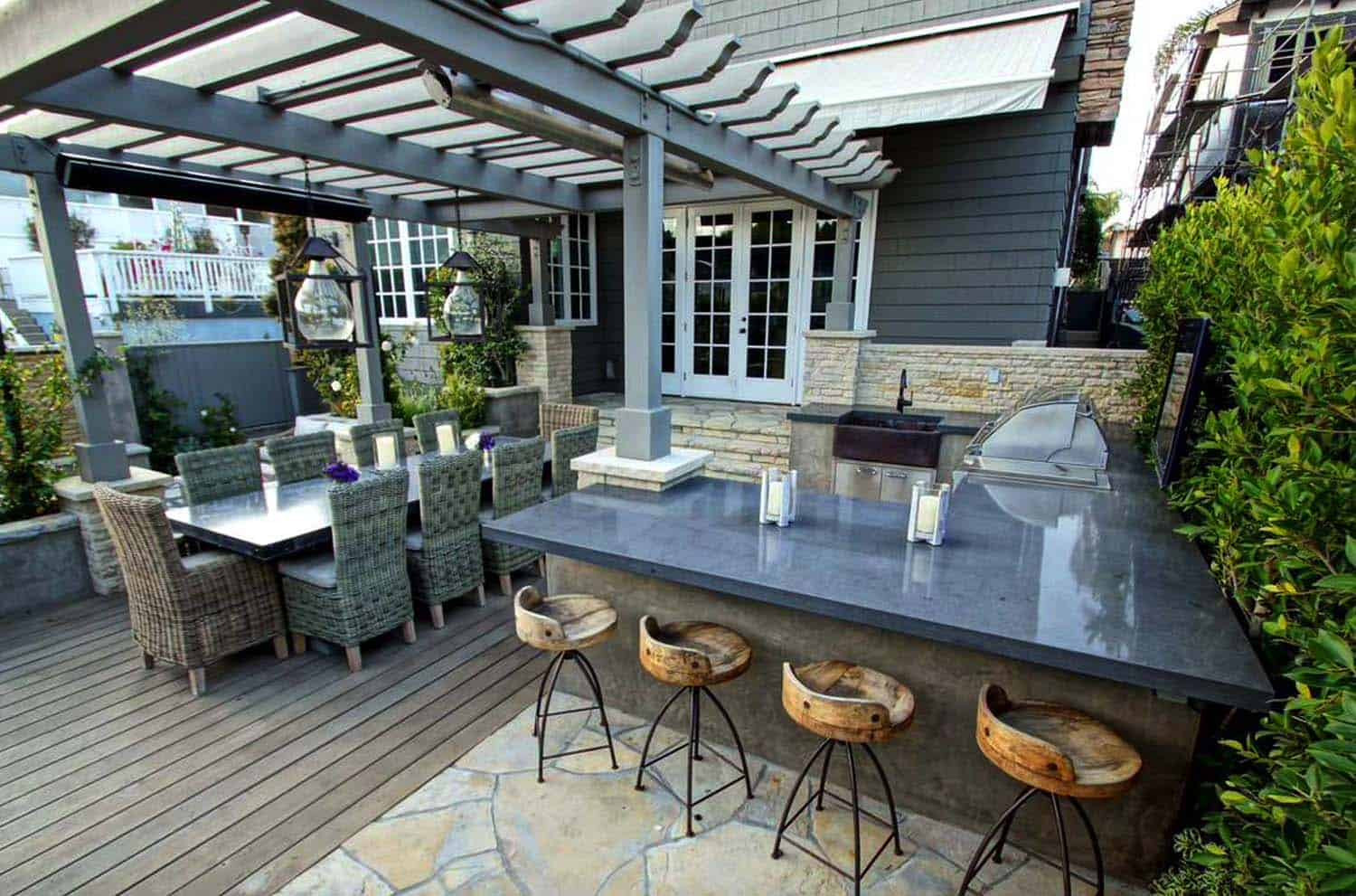 Outdoor Kitchen Bar
 20 Spectacular outdoor kitchens with bars for entertaining