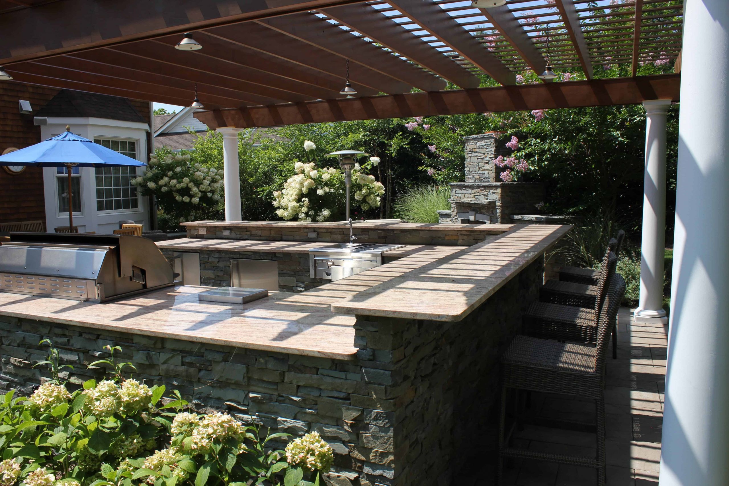 Outdoor Kitchen Bar
 Outdoor Kitchens & Bars