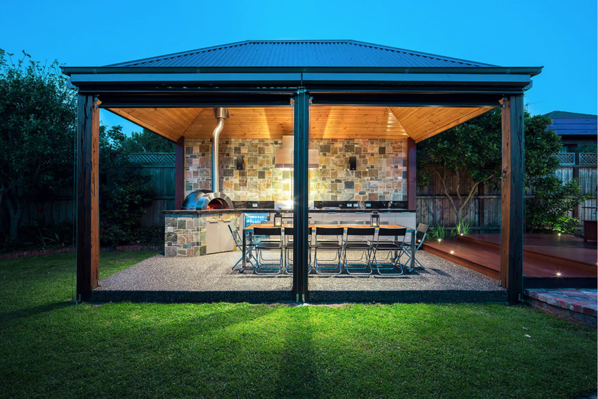 Outdoor Kitchen Builders
 Building the Dream Outdoor Kitchen