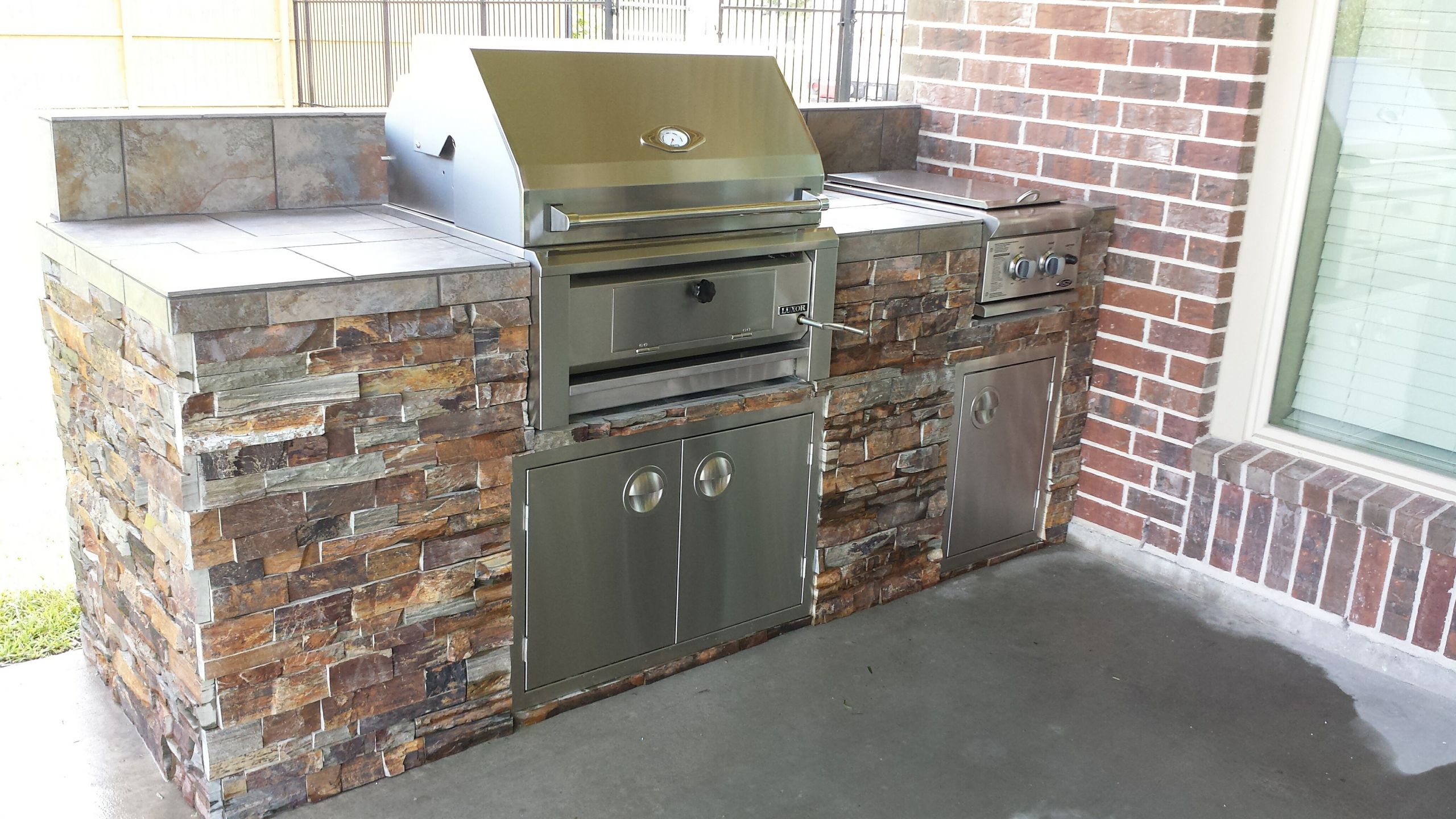 Outdoor Kitchen Charcoal Grill
 Outdoor Kitchens Houston Outdoor Kitchen Gas Grills