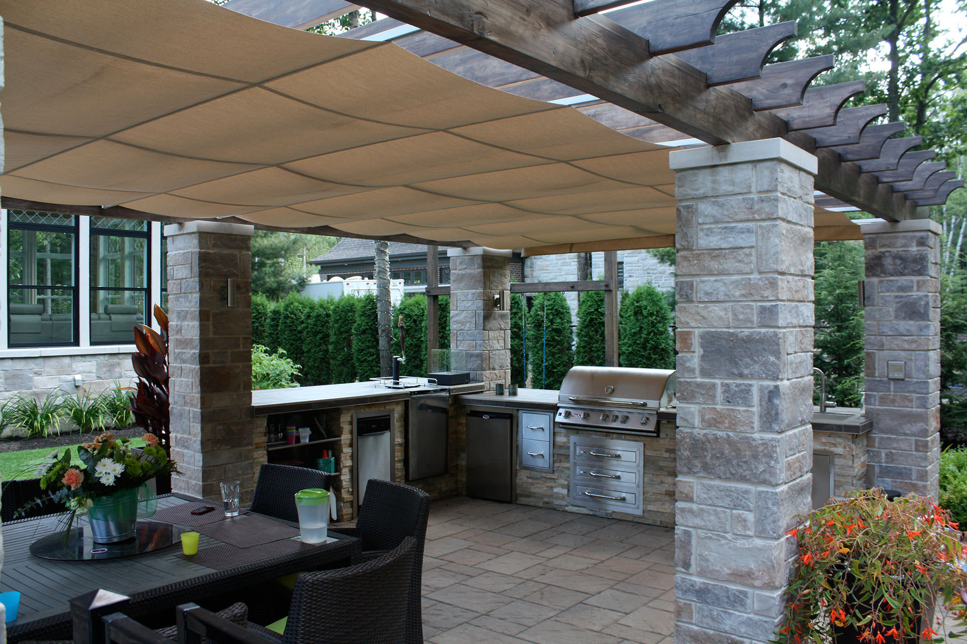 Outdoor Kitchen Cover
 Retractable Outdoor Kitchen Cover in Terrebonne