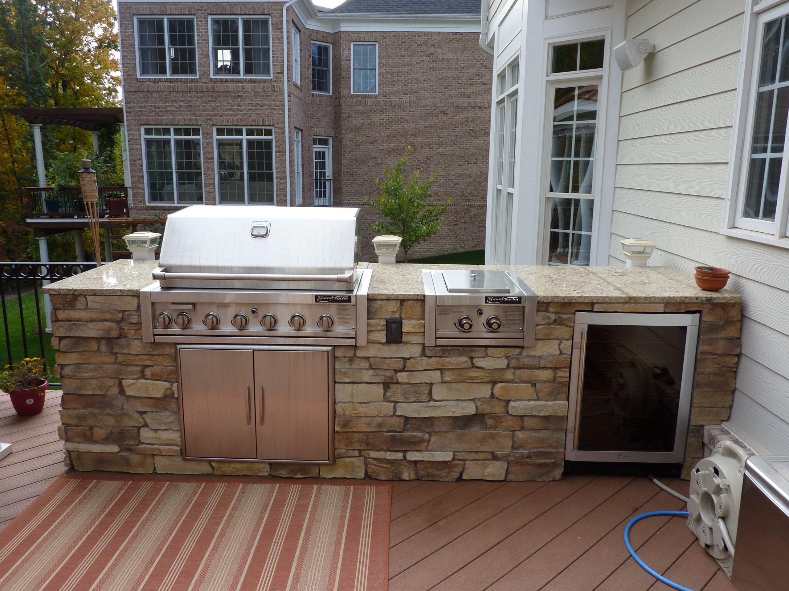 Outdoor Kitchen Grill
 Outdoor Kitchen