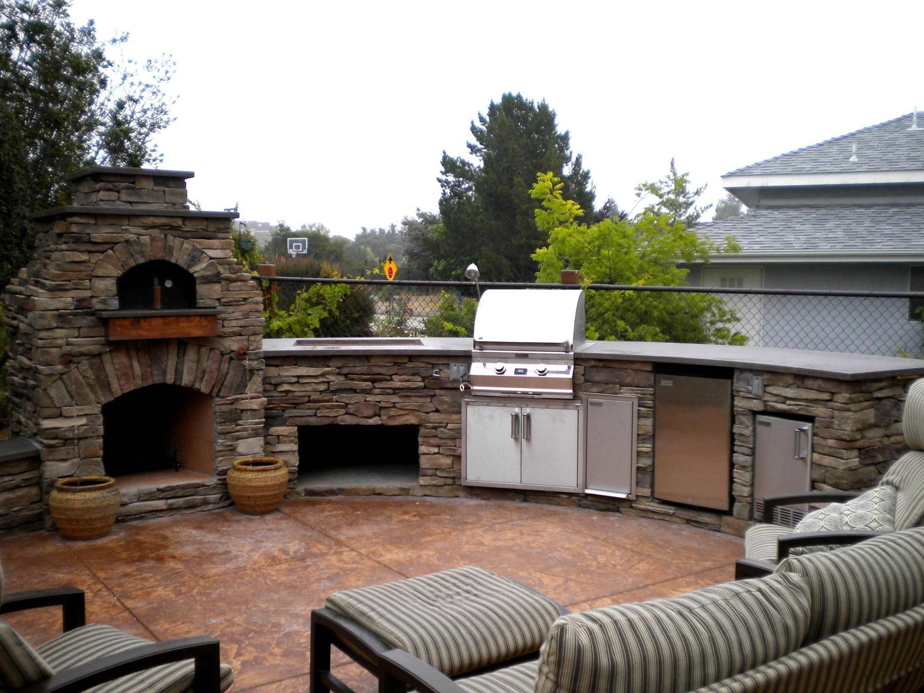 Outdoor Kitchen Oven
 Help customers pondering outdoor kitchens stand out
