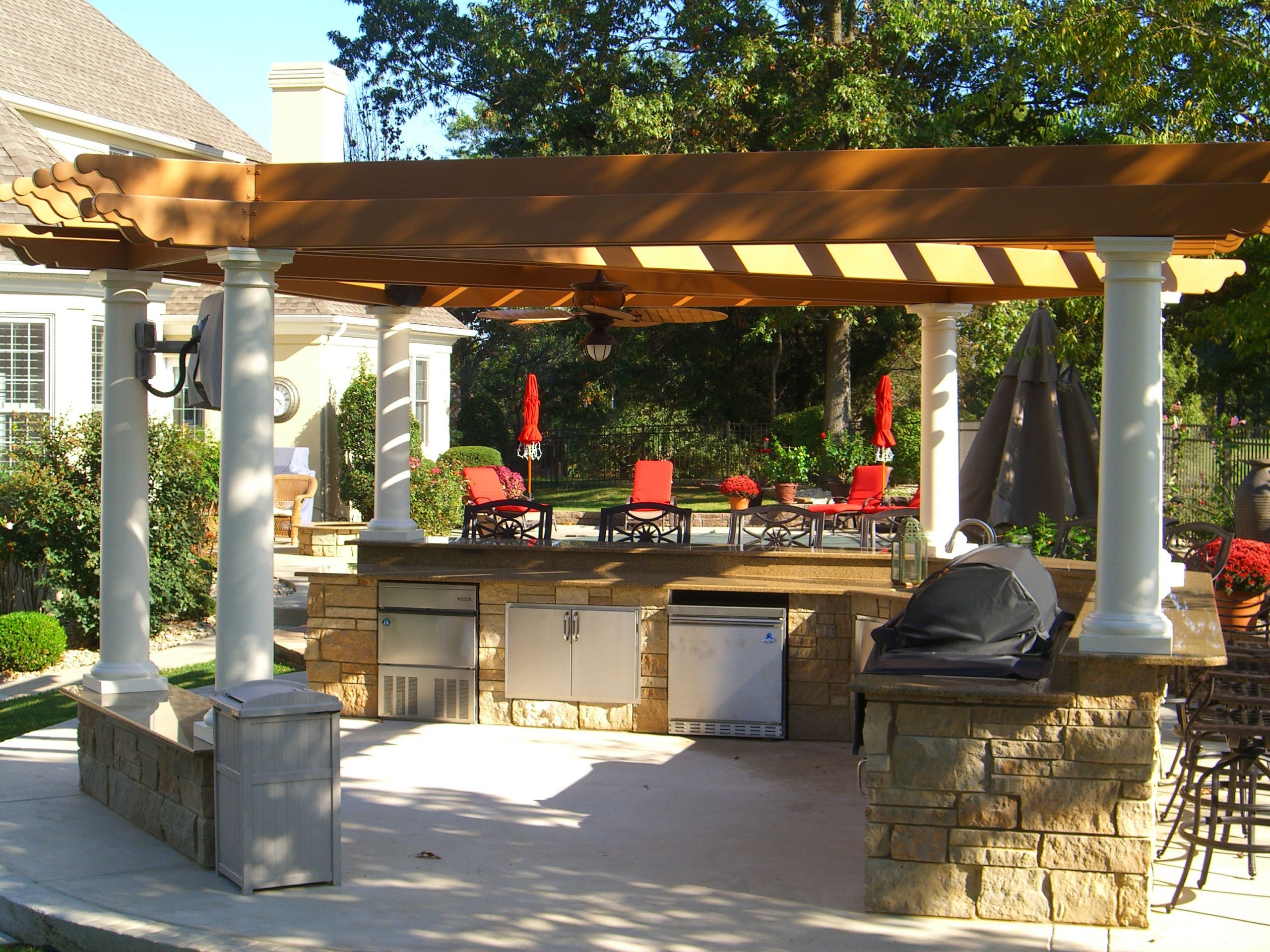 Outdoor Kitchen Pergola
 Pergola over outdoor kitchen