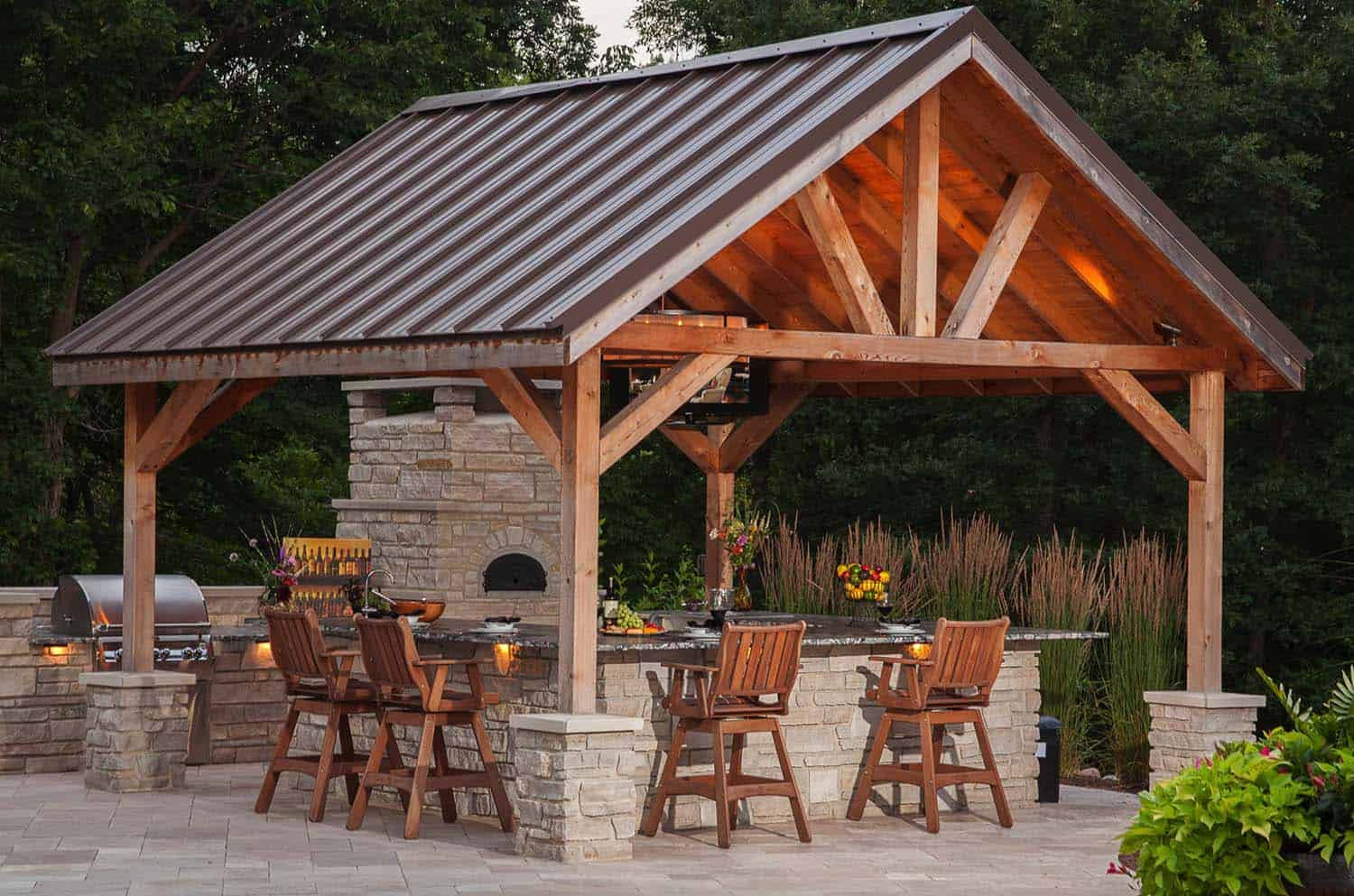 Outdoor Kitchen Roof
 20 Spectacular outdoor kitchens with bars for entertaining