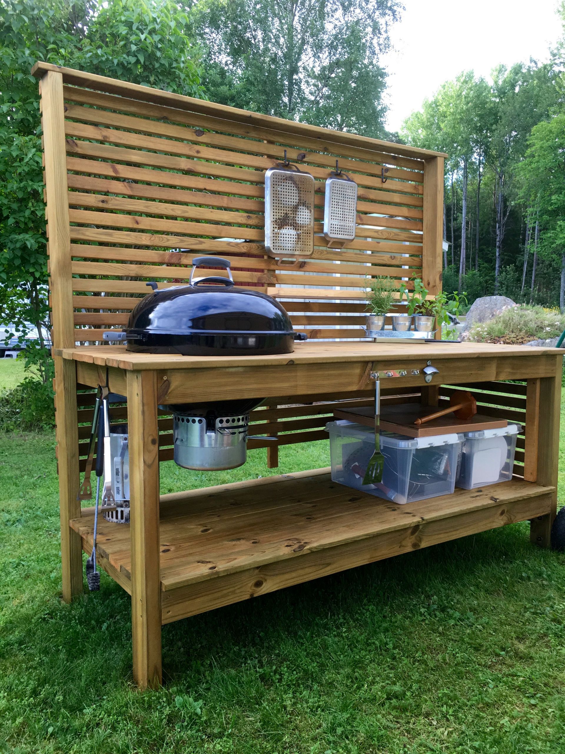 Outdoor Kitchen Table
 Weber grill table utekök trädgård outdoor kitchen