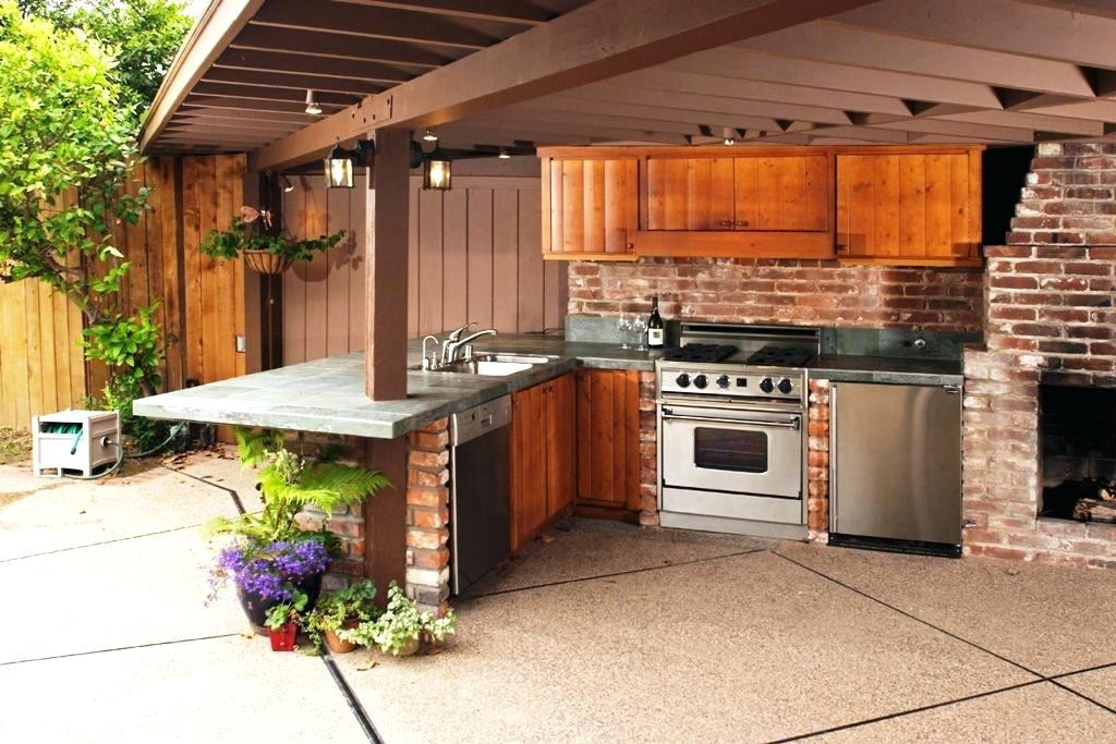 Outdoor Kitchen Tile
 Outdoor Kitchen Backsplash Ideas and Steps to Consider to