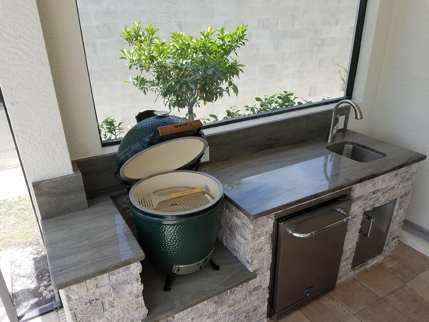 Outdoor Kitchen With Green Egg
 The Big Green Egg Outdoor Kitchen Elegant Outdoor Kitchens