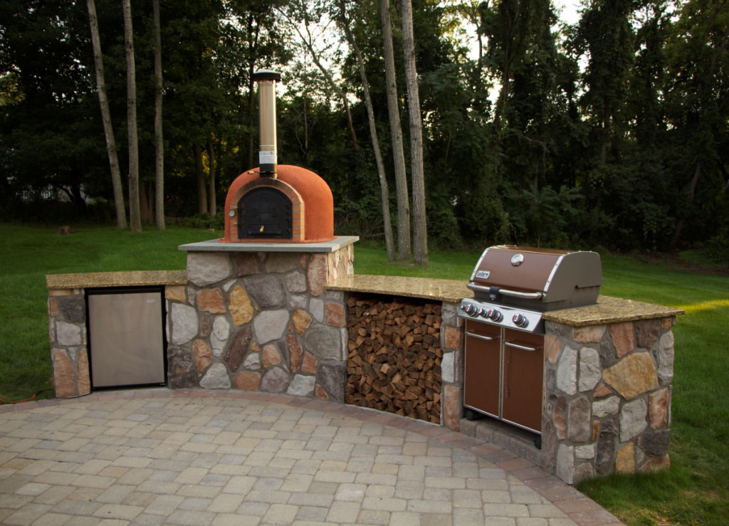 Outdoor Kitchen With Pizza Oven
 Outdoor Pizza Oven